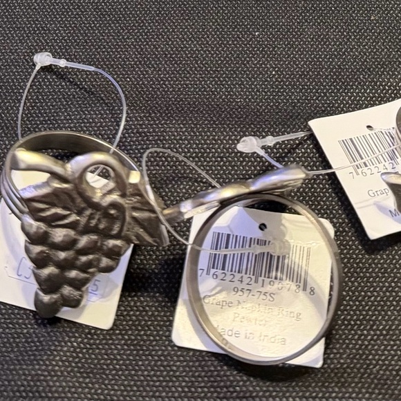 (6) Silver Grape Napkin Rings - Picture 7 of 8